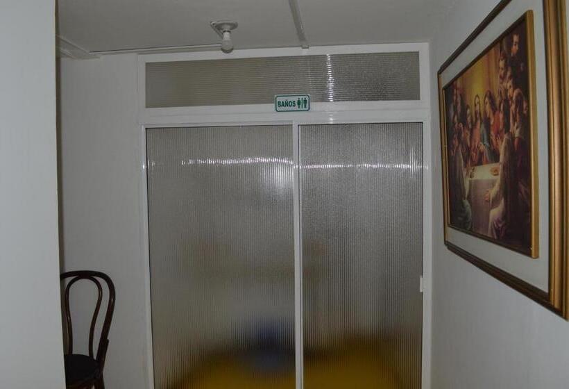 스탠다드 룸 공동 욕실, Nomada Hostel