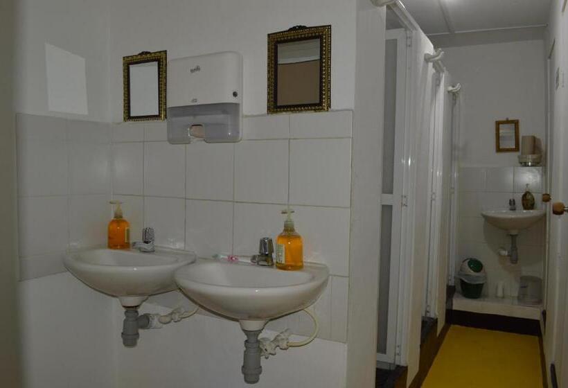 스탠다드 싱글 룸 공동욕실, Nomada Hostel