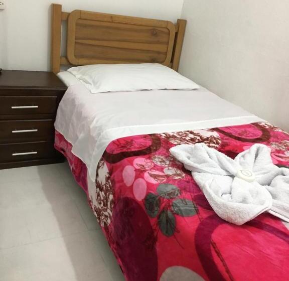 스탠다드 싱글 룸 공동욕실, Nomada Hostel