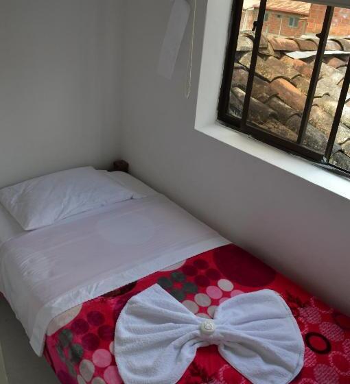 스탠다드 싱글 룸 공동욕실, Nomada Hostel
