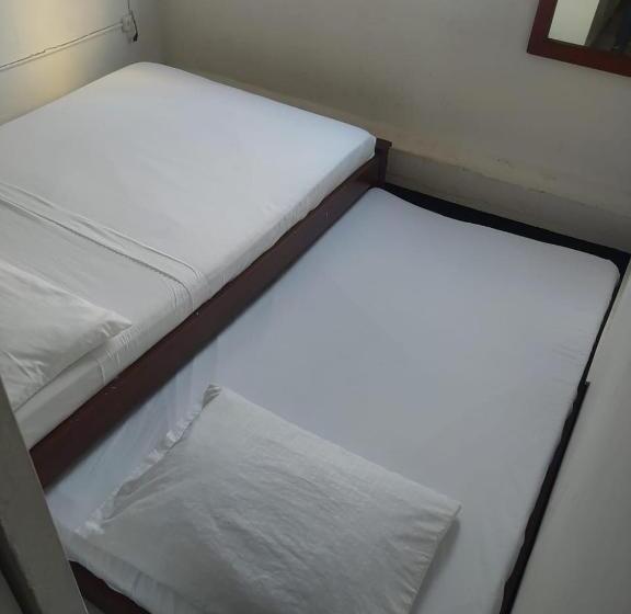 베이직 3인 룸, Nomada Hostel