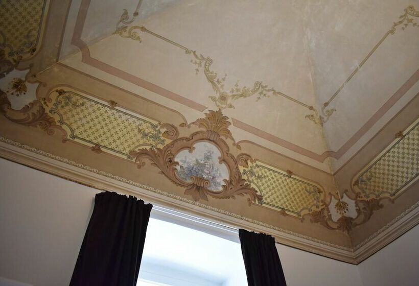 اتاق لوکس با بالکن, Gatto Bianco Duchessa