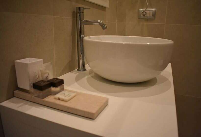 اتاق لوکس با بالکن, Gatto Bianco Duchessa