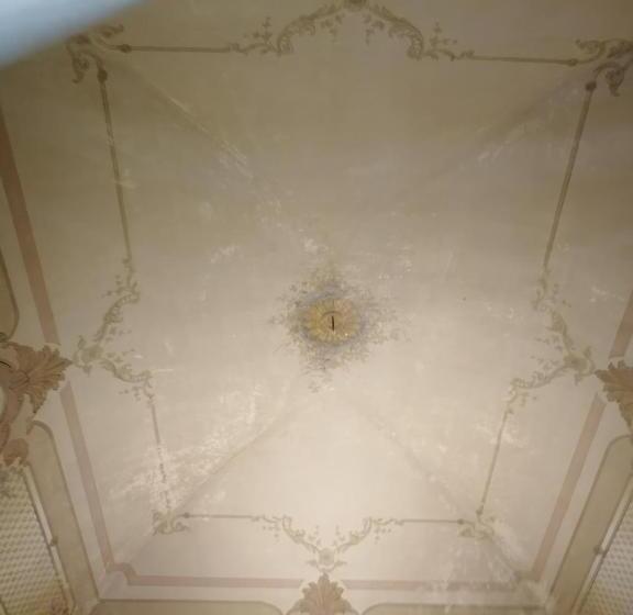 اتاق لوکس با بالکن, Gatto Bianco Duchessa