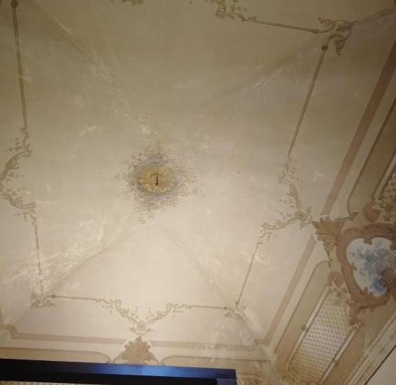 اتاق لوکس با بالکن, Gatto Bianco Duchessa