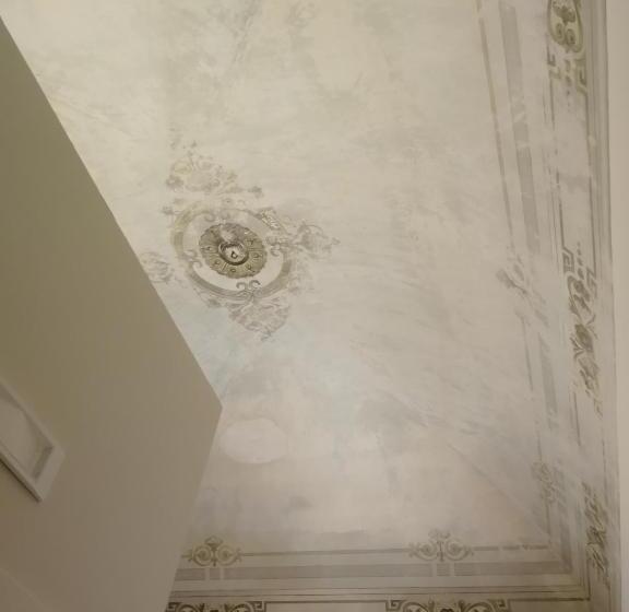 اتاق لوکس, Gatto Bianco Duchessa