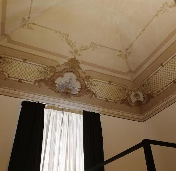 اتاق لوکس با بالکن, Gatto Bianco Duchessa