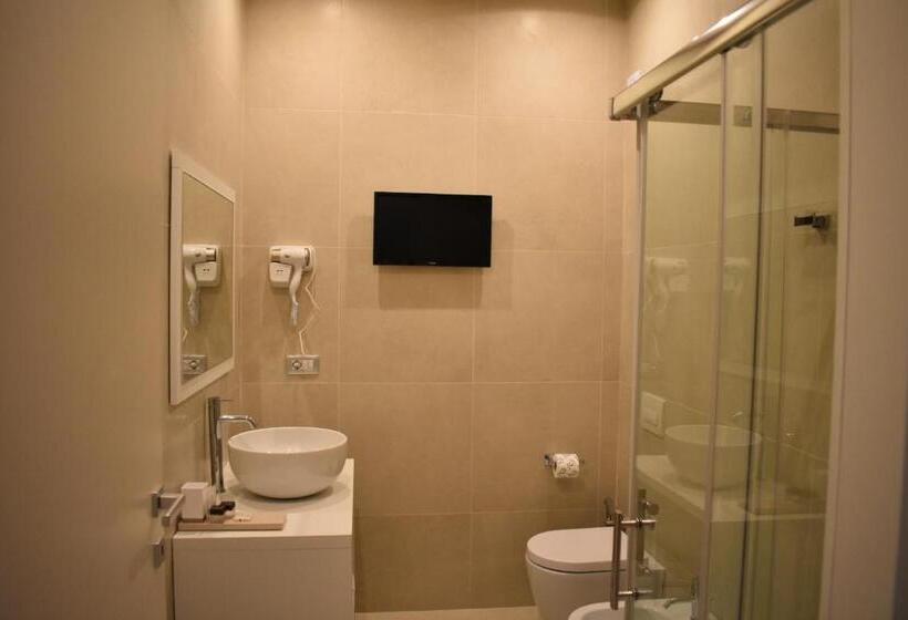 اتاق لوکس با بالکن, Gatto Bianco Duchessa