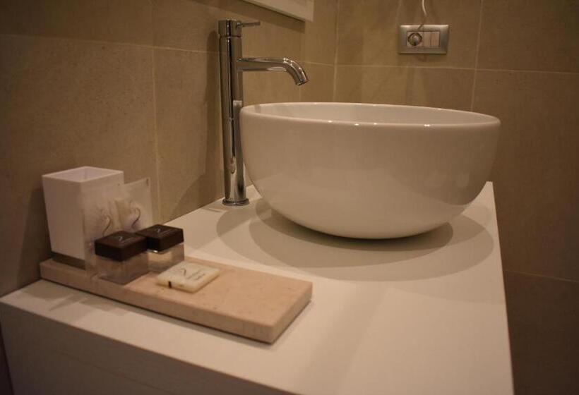 اتاق لوکس با بالکن, Gatto Bianco Duchessa