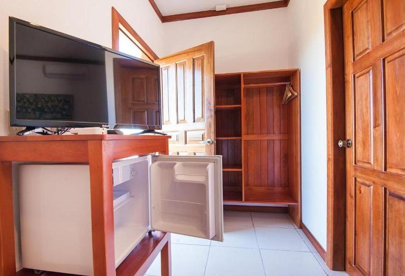 اتاق اکونومی, Los Corales