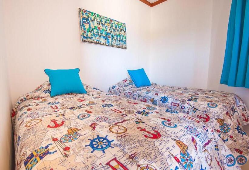 اتاق اکونومی, Los Corales