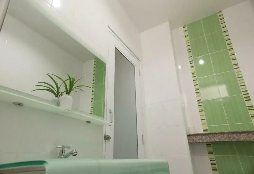 اتاق استاندارد با چشم‌انداز کوهستان, Namthip Residence