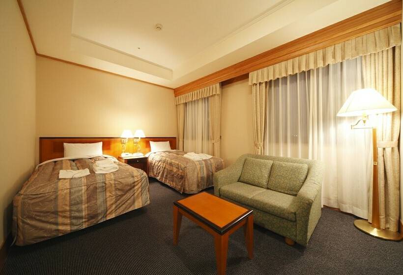 غرفة قياسية, Racine Shinmaebashi