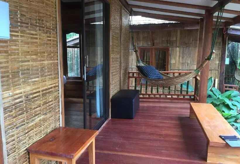 デラックスバンガロー, Phoxay Ngam Resort
