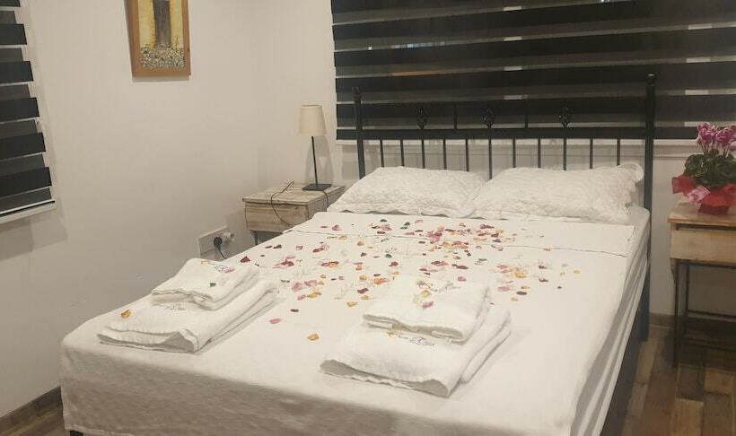 חדר משפחתי, Sun Rays