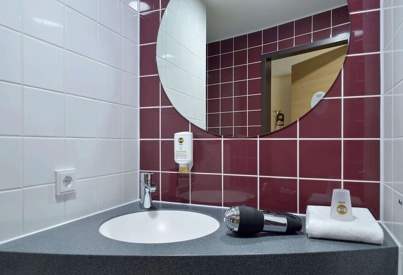 Номер Стандарт Трехместный, B&B Hotel Berlin Tiergarten