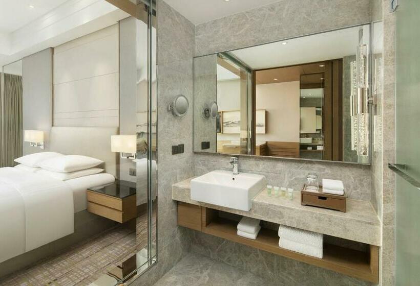 Номер Deluxe Кровать Кинг Вид на Город, Courtyard By Marriott Xinchang