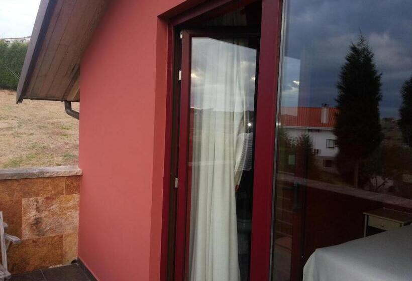 غرفة دور أخير, La Casina