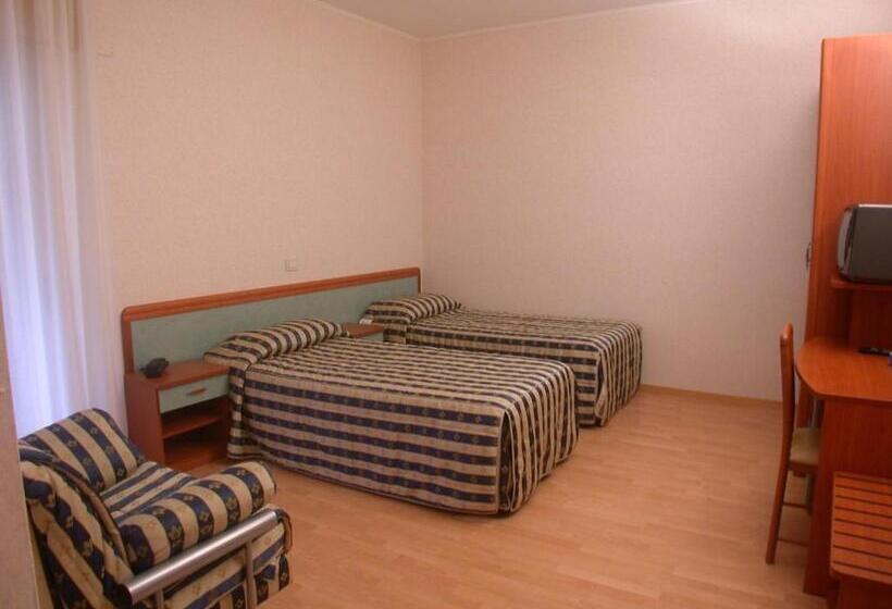 חדר קלאסי לשלושה, La Pergola