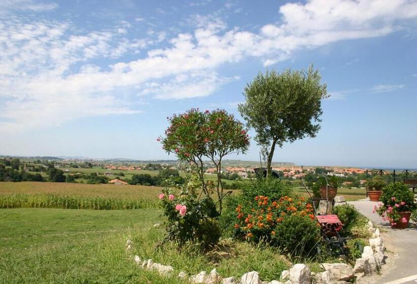 חדר סטנדרט עם ג'קוזי, Habitaciones Y Estudios  Hotel Posada De Cantabria   Terraza Panorámica  Gintonic Bar