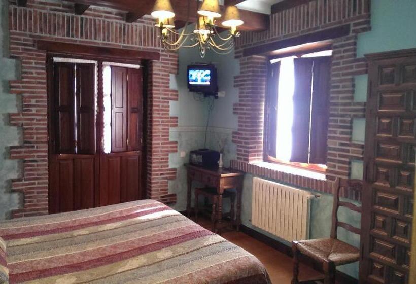 Номер Стандарт с Гидромассажем, Habitaciones Y Estudios  Hotel Posada De Cantabria   Terraza Panorámica  Gintonic Bar