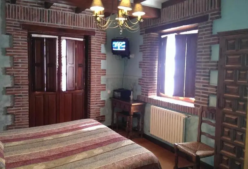 バスタブ付きスタンダードルーム, Habitaciones Y Estudios  Hotel Posada De Cantabria   Terraza Panorámica  Gintonic Bar
