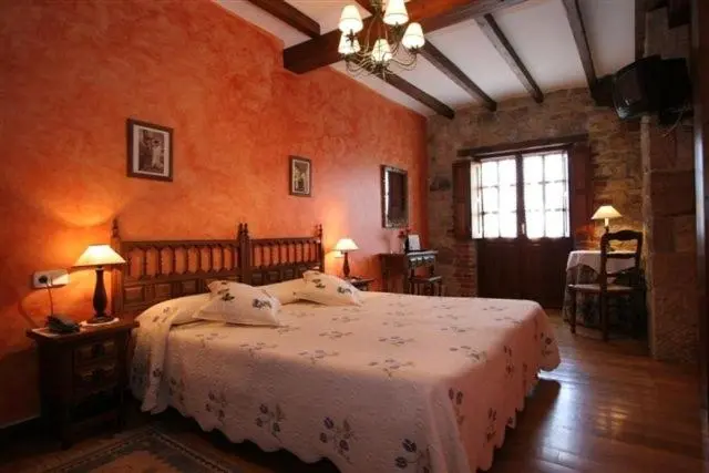 バスタブ付きスタンダードルーム, Habitaciones Y Estudios  Hotel Posada De Cantabria   Terraza Panorámica  Gintonic Bar