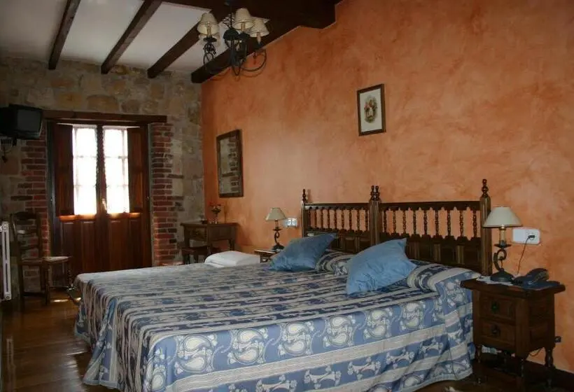 バスタブ付きスタンダードルーム, Habitaciones Y Estudios  Hotel Posada De Cantabria   Terraza Panorámica  Gintonic Bar