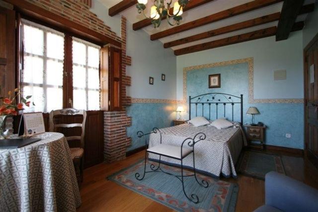 חדר סטנדרט עם ג'קוזי, Habitaciones Y Estudios  Hotel Posada De Cantabria   Terraza Panorámica  Gintonic Bar