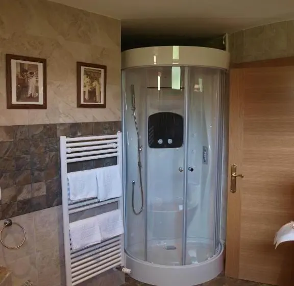 バスタブ付きスーペリアールーム, Habitaciones Y Estudios  Hotel Posada De Cantabria   Terraza Panorámica  Gintonic Bar