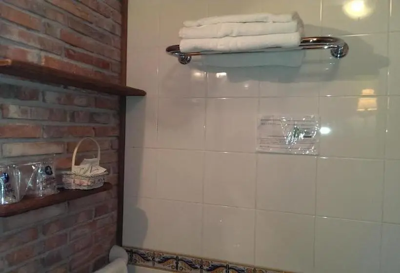 ペントハウスルーム, Habitaciones Y Estudios  Hotel Posada De Cantabria   Terraza Panorámica  Gintonic Bar