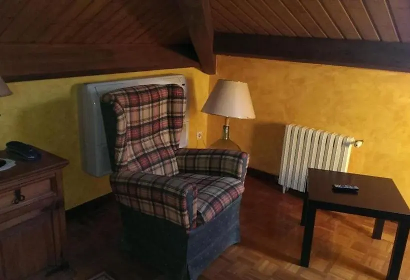 ペントハウスルーム, Habitaciones Y Estudios  Hotel Posada De Cantabria   Terraza Panorámica  Gintonic Bar