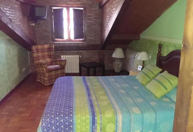 ペントハウスルーム, Habitaciones Y Estudios  Hotel Posada De Cantabria   Terraza Panorámica  Gintonic Bar