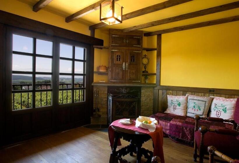 주니어 스위트, Prada A Tope   Palacio De Canedo