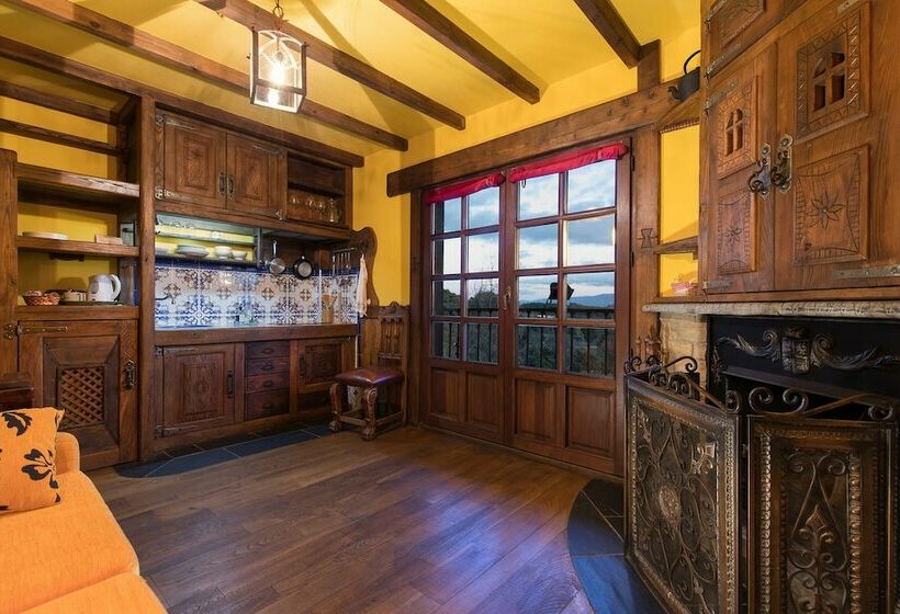 주니어 스위트, Prada A Tope   Palacio De Canedo