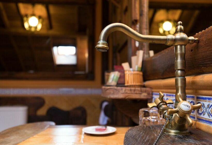 주니어 스위트, Prada A Tope   Palacio De Canedo