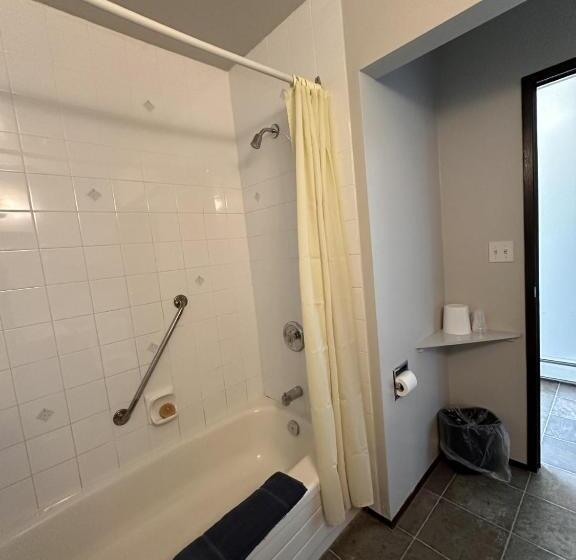 غرفة قياسية سرير ملكى لذوى الإحتياجات الخاصة, Howard Johnson By Wyndham Edson