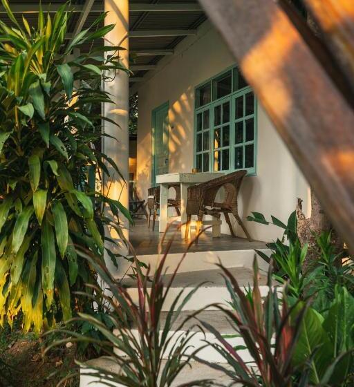 Family Bungalow, Indie Beach Bungalows