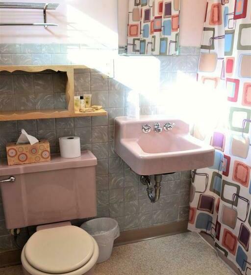 غرفة قياسية, Royal Motel