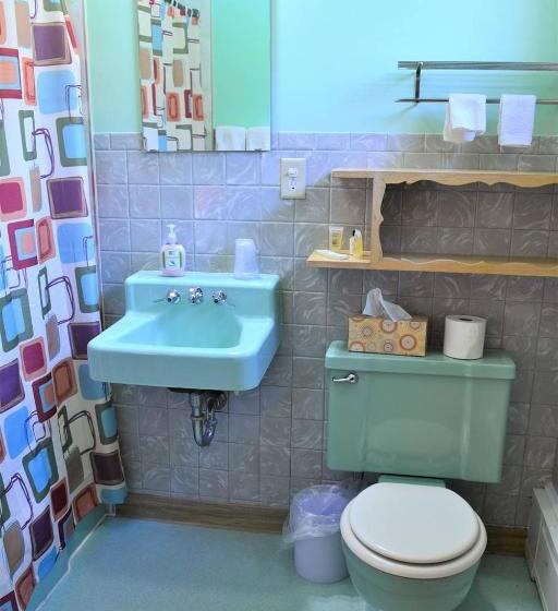 غرفة قياسية, Royal Motel