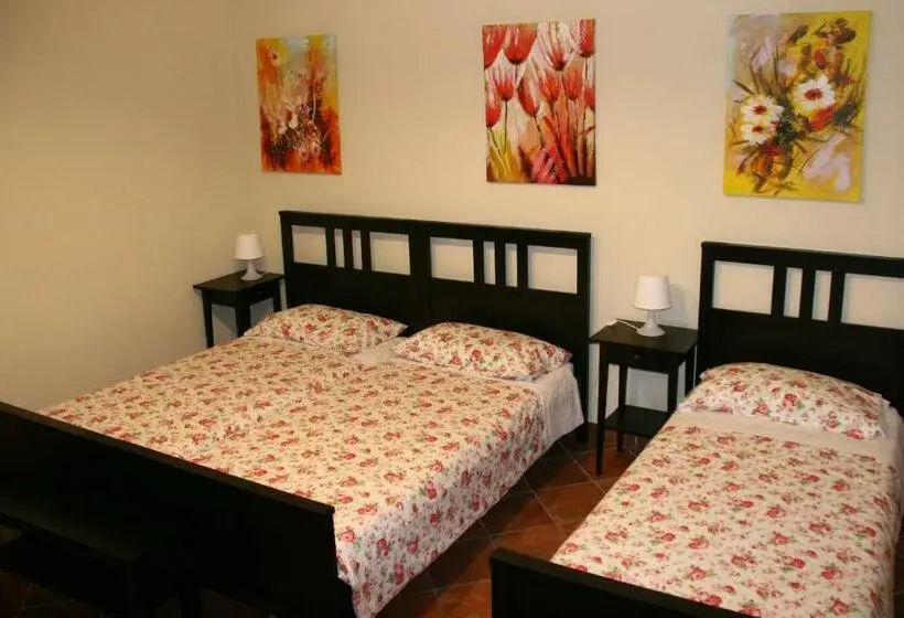 Perhehuone, B&b Etna Country