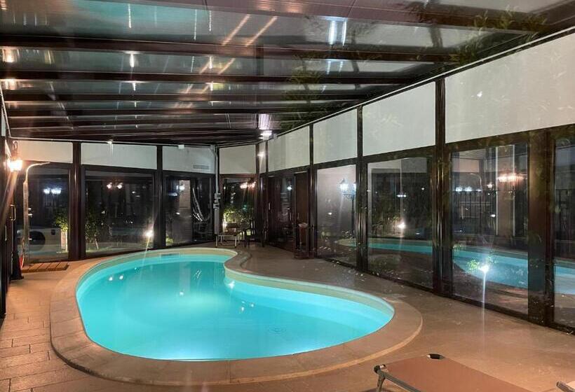 جناح جونيور مزوَّد بتراس, B&b Etna Country