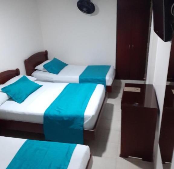 标准三人间, Center