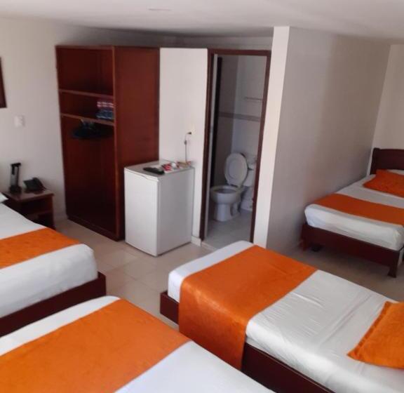 四人标准间, Center