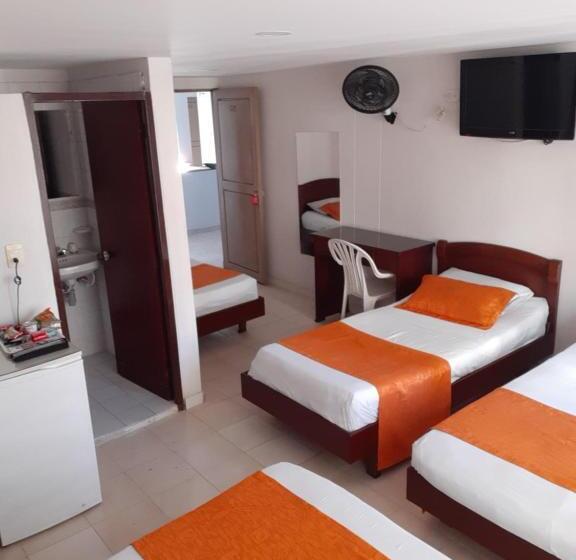 四人标准间, Center