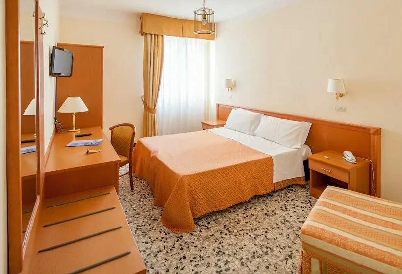 Standard-huone, Curtis Centrale