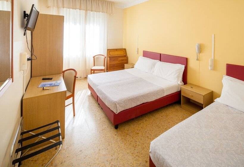 חדר סטנדרט לשלושה, Curtis Centrale