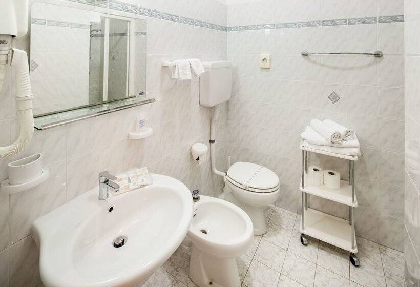 Quarto Triplo Estandar, Curtis Centrale