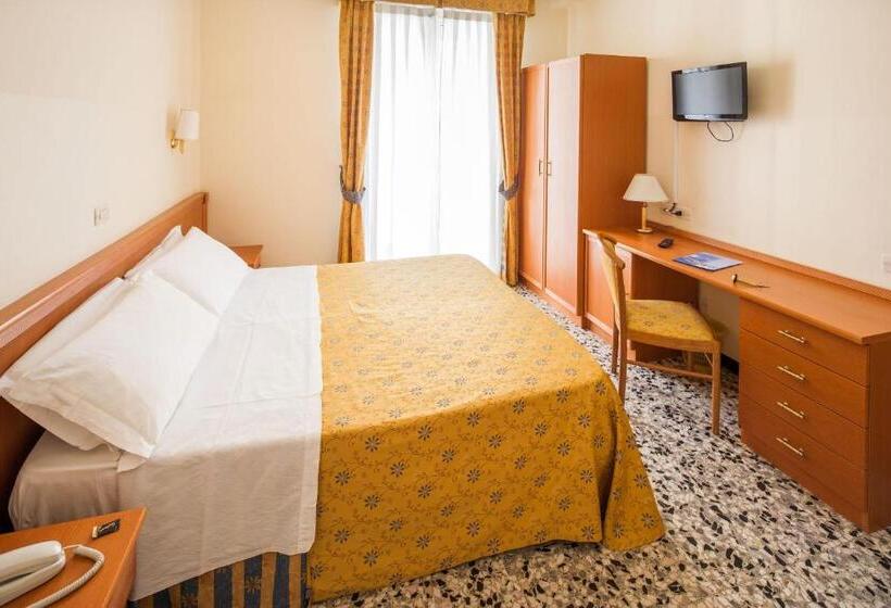 חדר סטנדרט עם מרפסת, Curtis Centrale