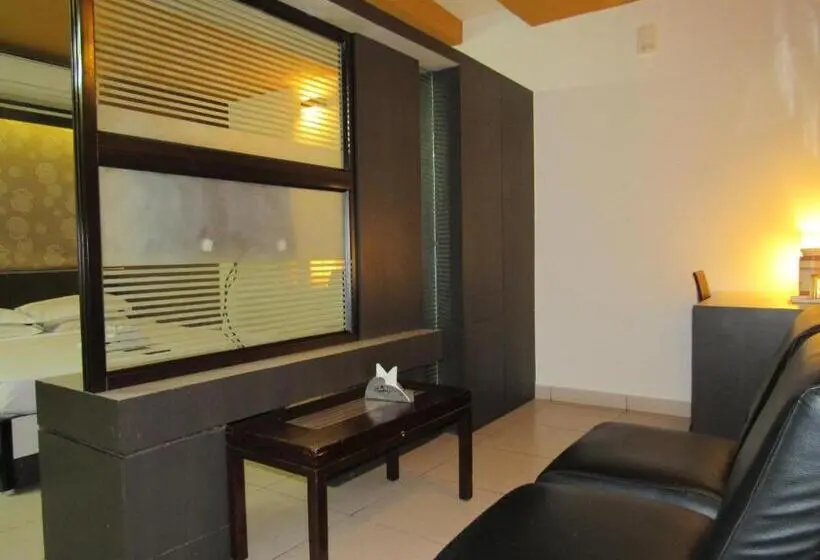 سوییت جونیور, Devis Grand